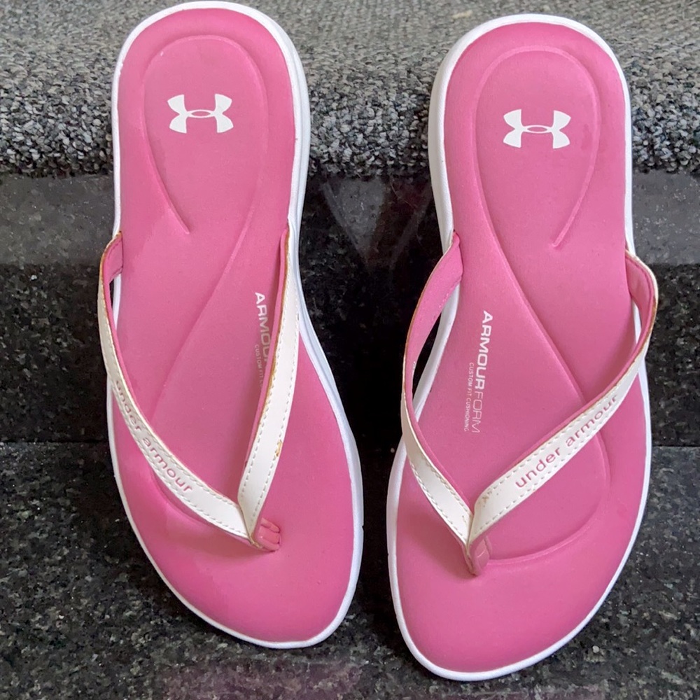 Women’s Under Armour slightly worn pink flip flops